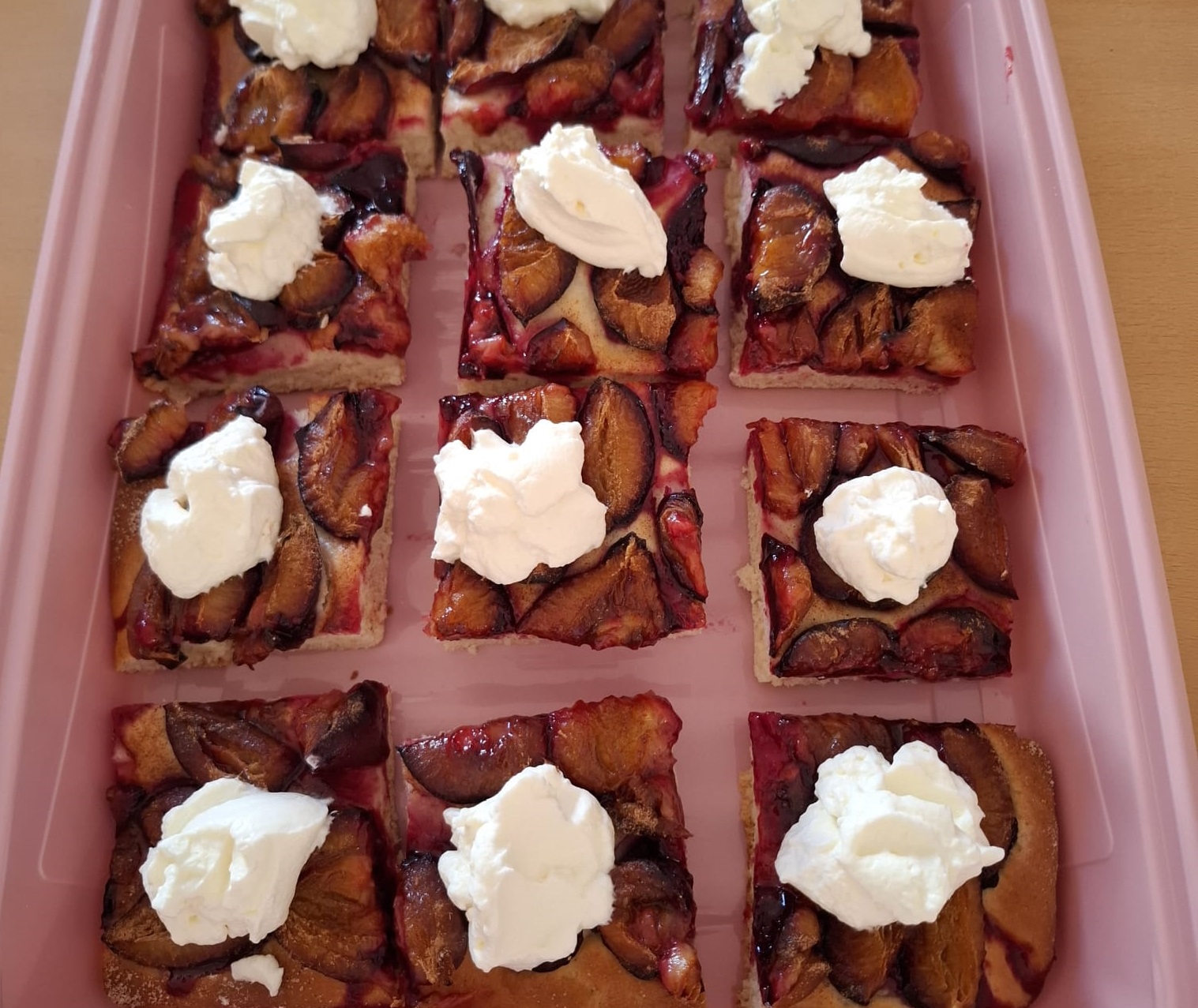 Gemeinsam backen: Der erste Zwetschgenkuchen des Jahres